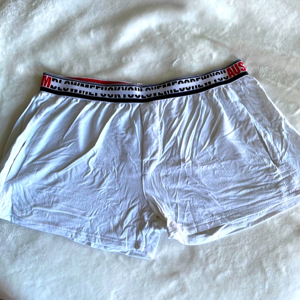 ReadMe white boxer
